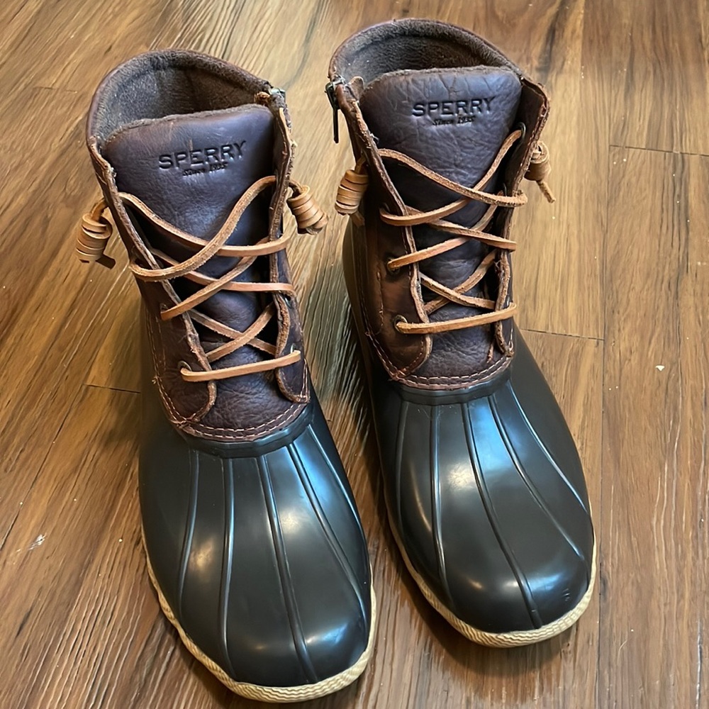 Women’s Size 10 Duck Boot